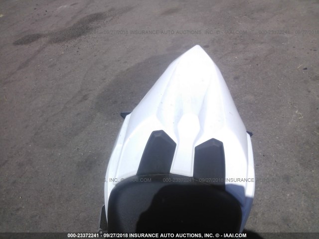 JKAEXEJ16HDA01855 - 2017 KAWASAKI EX650 J თეთრი ფოტო 6