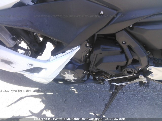 JKAEXEJ16HDA01855 - 2017 KAWASAKI EX650 J თეთრი ფოტო 9