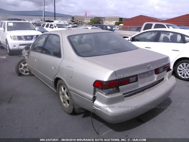 JT2BG28K1X0352206 - 1999 TOYOTA CAMRY LE/XLE GOLD photo 3
