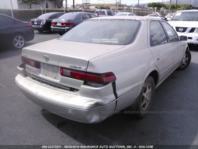 JT2BG28K1X0352206 - 1999 TOYOTA CAMRY LE/XLE GOLD photo 4