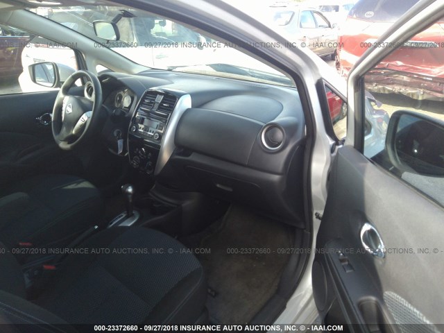3N1CE2CP0FL381883 - 2015 NISSAN VERSA NOTE S/S PLUS/SV/SL/SR SILVER photo 5