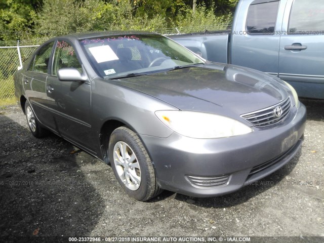 4T1BF32KX5U592607 - 2005 TOYOTA CAMRY LE/XLE/SE Сұр фото 1