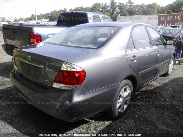 4T1BF32KX5U592607 - 2005 TOYOTA CAMRY LE/XLE/SE Сұр фото 4