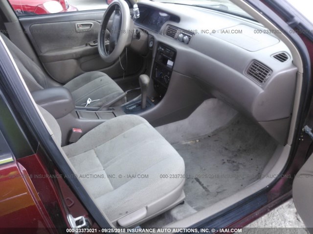 4T1BG22K81U850477 - 2001 TOYOTA CAMRY CE/LE/XLE 栗色 照片 5