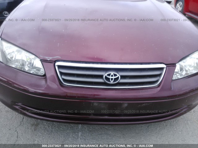 4T1BG22K81U850477 - 2001 TOYOTA CAMRY CE/LE/XLE 栗色 照片 6