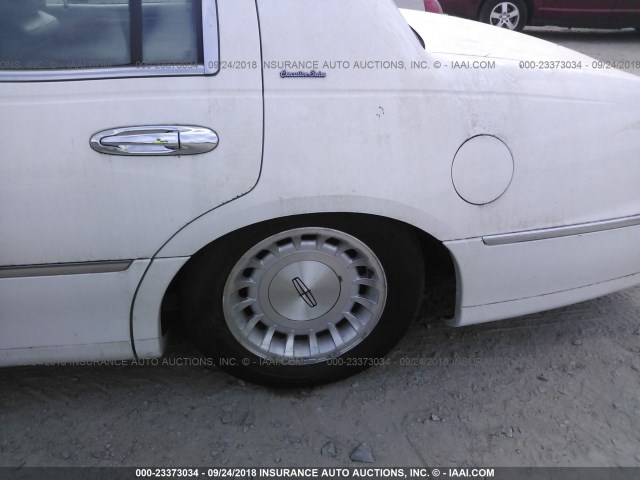 1LNHM81W2XY634667 - 1999 LINCOLN TOWN CAR EXECUTIVE Белый фото 6