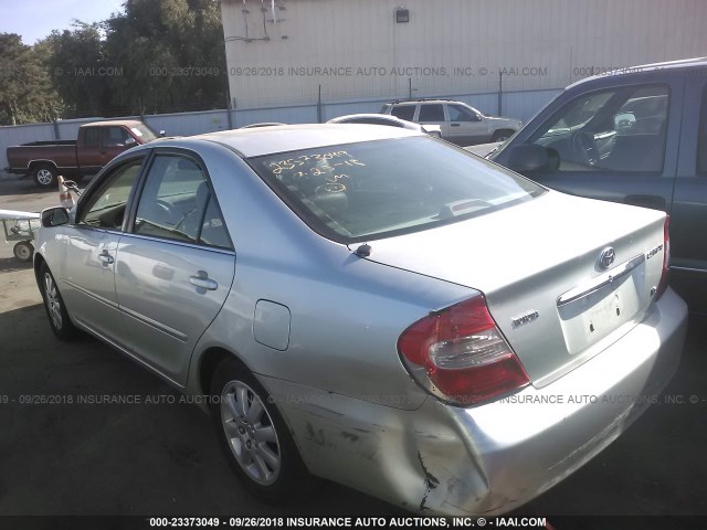 JTDBF32K230149697 - 2003 TOYOTA CAMRY LE/XLE 银色 照片 3