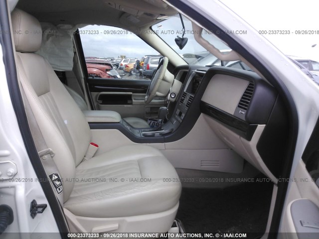 5LMEU68H03ZJ23796 - 2003 LINCOLN AVIATOR WHITE photo 5