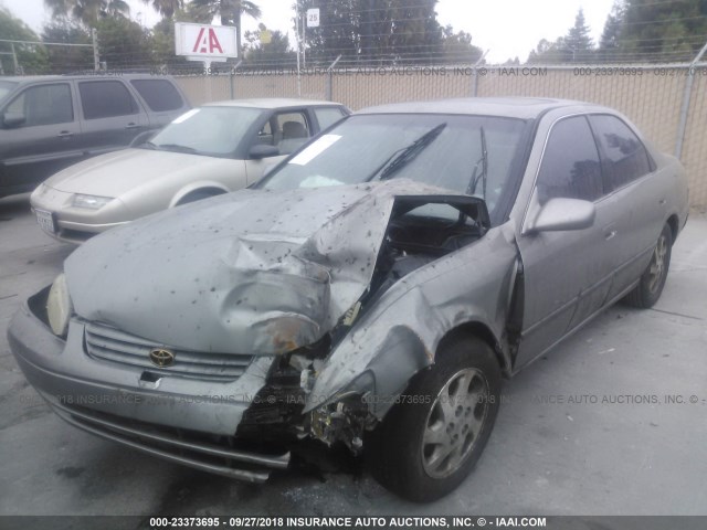 JT2BF28K2X0180075 - 1999 TOYOTA CAMRY LE/XLE GOLD photo 2