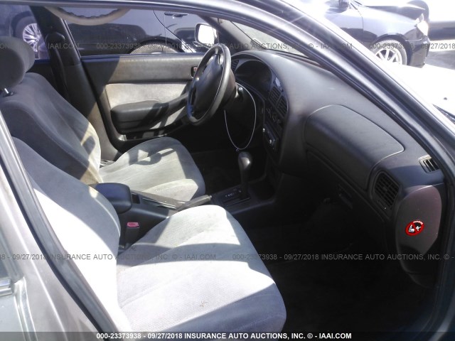 JT2BG12K4T0405252 - 1996 TOYOTA CAMRY DX/LE/XLE ნაცრისფერი ფოტო 5