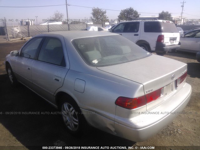 JT2BG22K8Y0529036 - 2000 TOYOTA CAMRY CE/LE/XLE 银色 照片 3