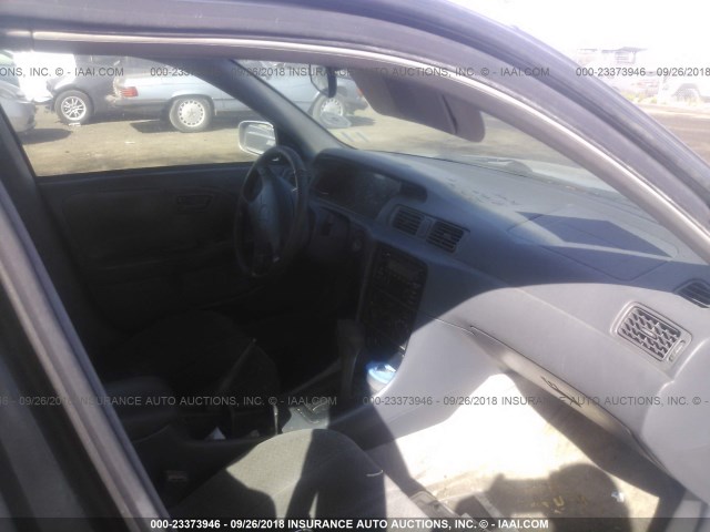 JT2BG22K8Y0529036 - 2000 TOYOTA CAMRY CE/LE/XLE 银色 照片 5