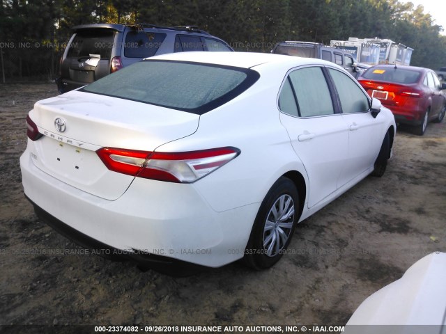 4T1B11HK9JU662814 - 2018 TOYOTA CAMRY L/LE/XLE/SE/XSE WHITE photo 4