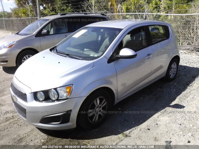 1G1JB6SH5C4113954 - 2012 CHEVROLET SONIC LS ვერცხლისფერი ფოტო 2