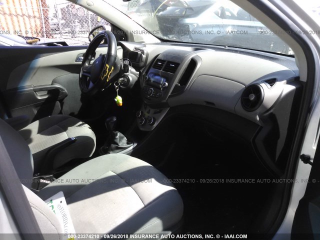 1G1JB6SH5C4113954 - 2012 CHEVROLET SONIC LS ვერცხლისფერი ფოტო 5