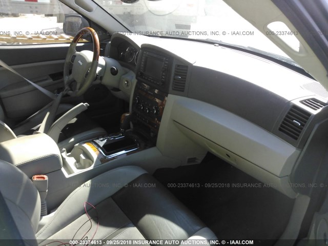 1J8HS68297C526988 - 2007 JEEP GRAND CHEROKEE OVERLAND GRAY photo 5