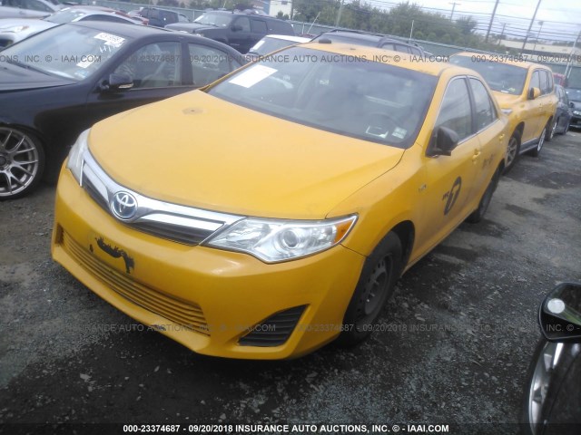 4T1BD1FK1CU046229 - 2012 TOYOTA CAMRY HYBRID/LE/XLE 黄色 照片 2