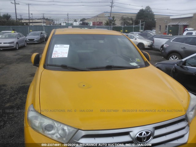 5TDZA3EH8DS040723 - 2013 TOYOTA HIGHLANDER PLUS YELLOW photo 6