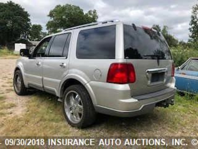 5LMFU28R63LJ24637 - 2003 LINCOLN NAVIGATOR Argent photo 3