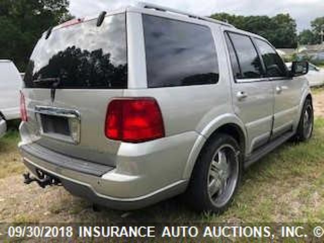 5LMFU28R63LJ24637 - 2003 LINCOLN NAVIGATOR Argent photo 4