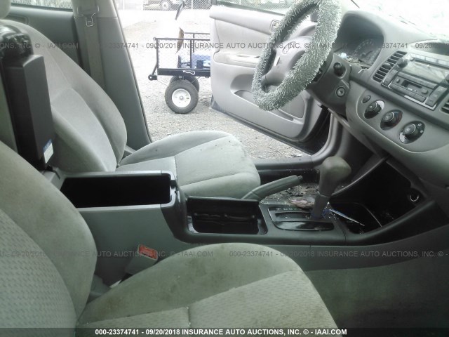 4T1BE32KX3U247674 - 2003 TOYOTA CAMRY LE/XLE/SE Көк фото 5