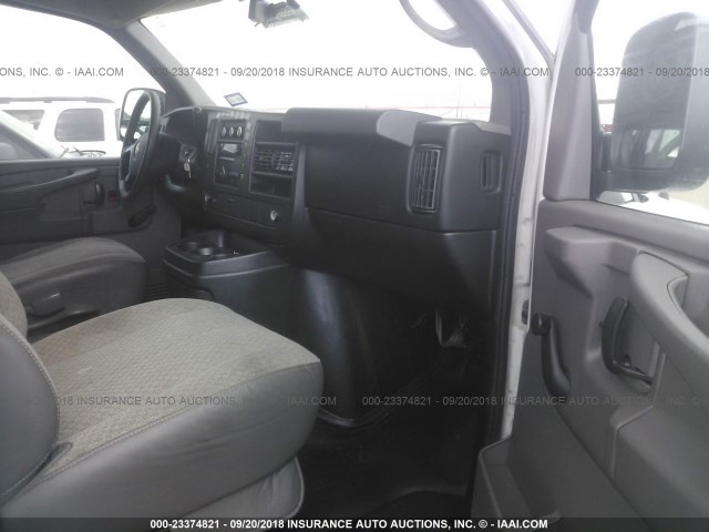 1GCSGAFX1C1159770 - 2012 CHEVROLET EXPRESS G1500  WHITE photo 5