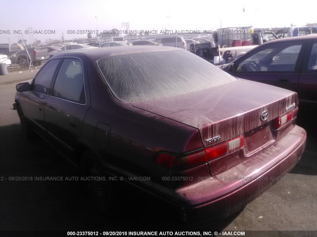 JT2BG22KXX0317057 - 1999 TOYOTA CAMRY LE/XLE BURGUNDY photo 3