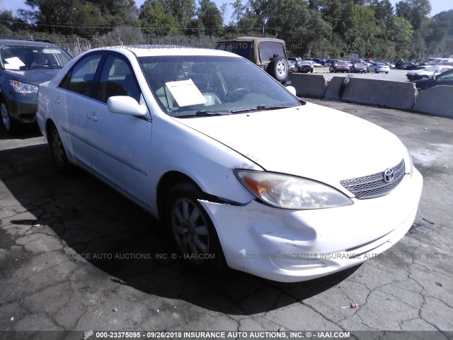 4T1BF30K62U015698 - 2002 TOYOTA CAMRY LE/XLE/SE Ақ фото 1