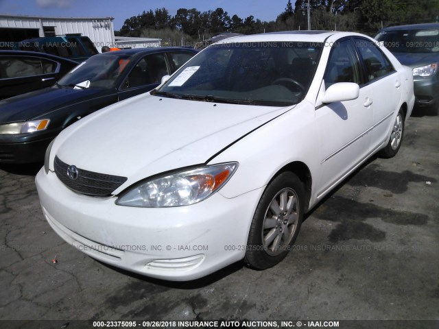 4T1BF30K62U015698 - 2002 TOYOTA CAMRY LE/XLE/SE Ақ фото 2