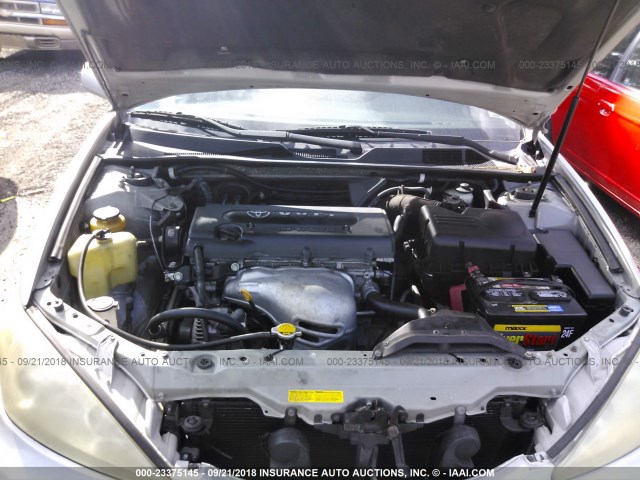 JTDBE32K420110885 - 2002 TOYOTA CAMRY LE/XLE/SE Күміс фото 10