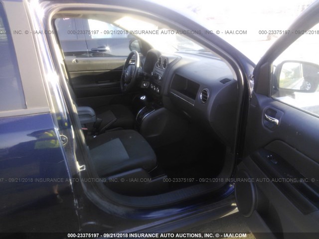 1C4NJDEB6CD659752 - 2012 JEEP COMPASS LATITUDE 深蓝色 照片 5