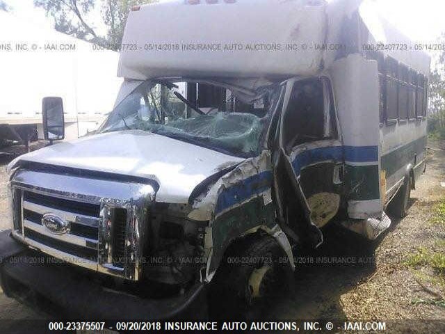 1FD4E45P08DB17657 - 2008 FORD E450 أبيض صورة 2
