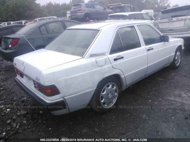 WDBDA29D0NF932587 - 1992 MERCEDES-BENZ 190 E 2.6 WHITE photo 4