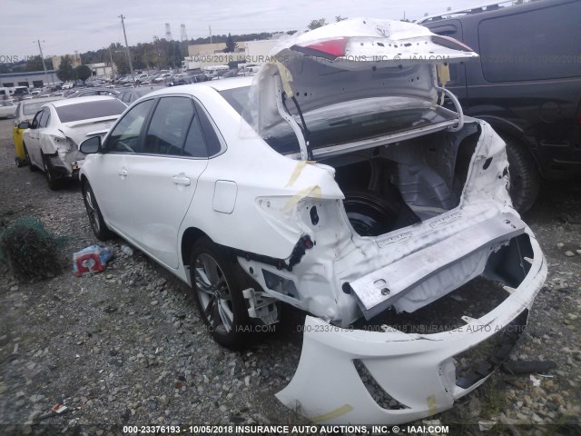 4T1BF1FKXGU121266 - 2016 TOYOTA CAMRY LE/XLE/SE/XSE 白色 照片 3