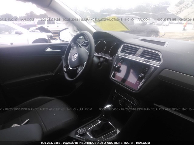 3VV2B7AX7JM109501 - 2018 VOLKSWAGEN TIGUAN SE/SEL WHITE photo 5