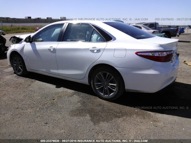 4T1BF1FK0HU343235 - 2017 TOYOTA CAMRY LE/XLE/SE/XSE 白色 照片 3