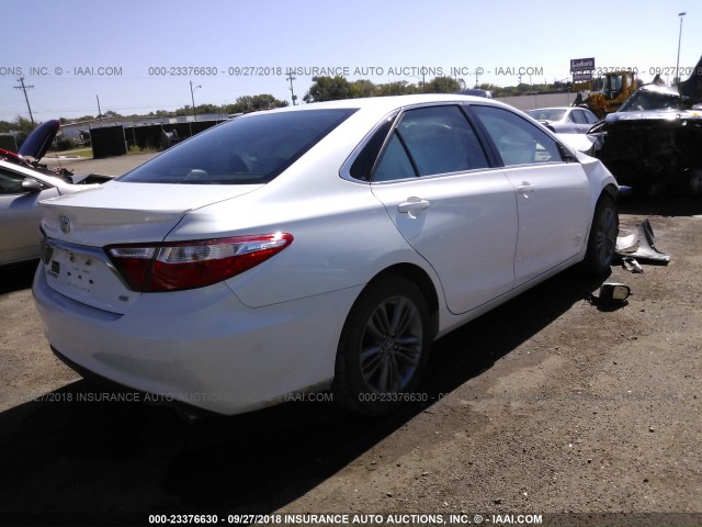4T1BF1FK0HU343235 - 2017 TOYOTA CAMRY LE/XLE/SE/XSE 白色 照片 4