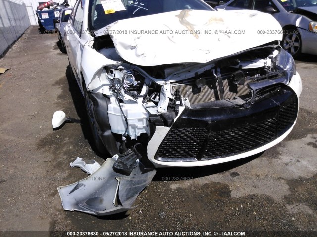 4T1BF1FK0HU343235 - 2017 TOYOTA CAMRY LE/XLE/SE/XSE 白色 照片 6