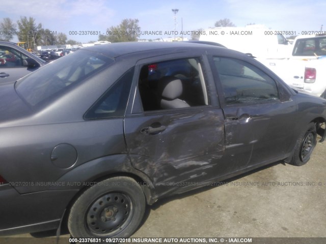 1FAHP34N67W180958 - 2007 FORD FOCUS ZX4/S/SE/SES 灰色 照片 6