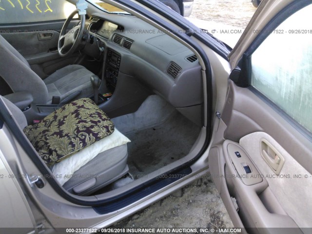 4T1BG22K4XU917620 - 1999 TOYOTA CAMRY CE/LE/XLE 棕色 照片 5