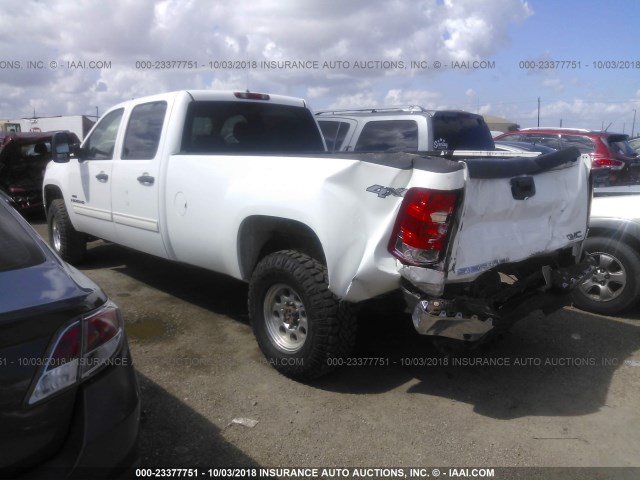 1GTHK23667F550626 - 2007 GMC SIERRA K2500 HEAVY DUTY WHITE photo 3