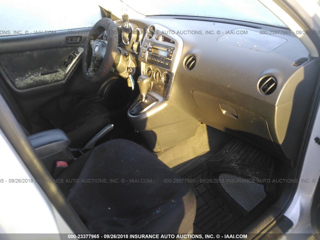 2T1KR32E95C335828 - 2005 TOYOTA COROLLA MATRIX XR SILVER photo 5
