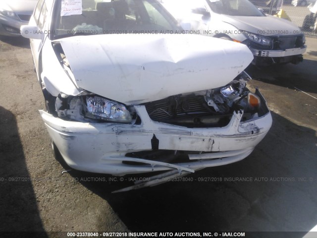 4T1BG22K41U872413 - 2001 TOYOTA CAMRY CE/LE/XLE 白色 照片 6