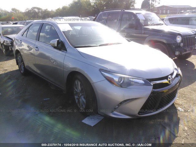 4T1BF1FK2HU395823 - 2017 TOYOTA CAMRY LE/XLE/SE/XSE 银色 照片 1