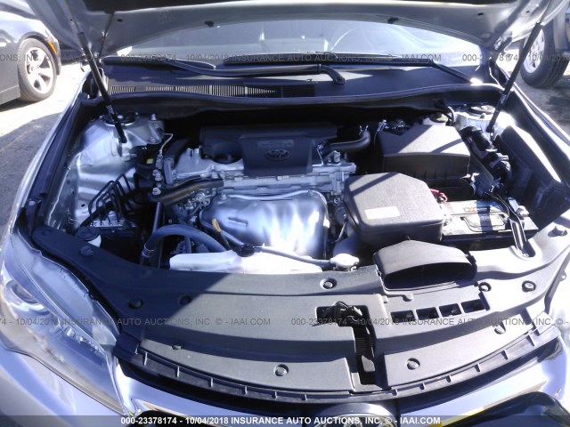 4T1BF1FK2HU395823 - 2017 TOYOTA CAMRY LE/XLE/SE/XSE 银色 照片 10