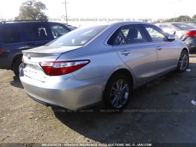 4T1BF1FK2HU395823 - 2017 TOYOTA CAMRY LE/XLE/SE/XSE 银色 照片 4