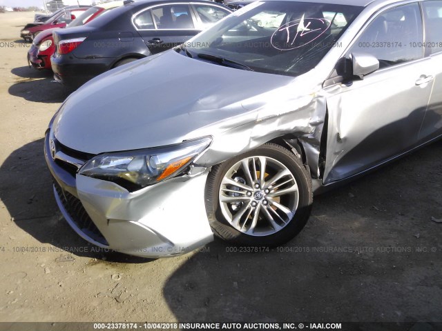 4T1BF1FK2HU395823 - 2017 TOYOTA CAMRY LE/XLE/SE/XSE 银色 照片 6