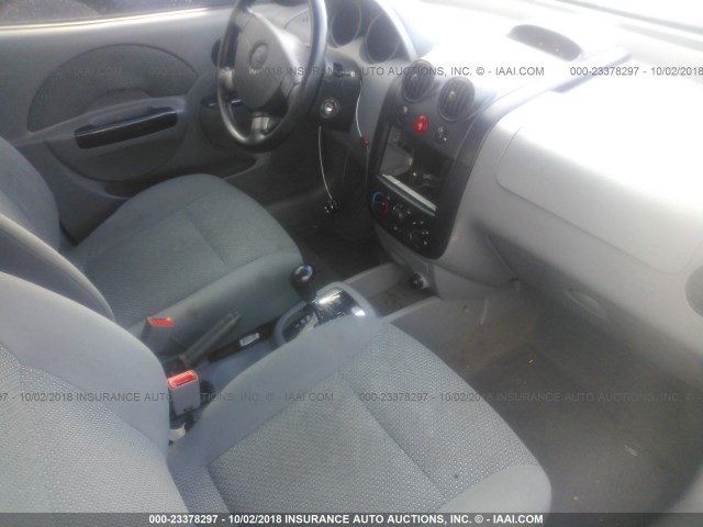 KL1TJ62624B195146 - 2004 CHEVROLET AVEO LS BLACK photo 5