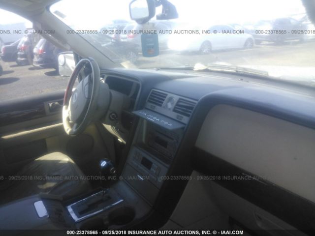 5LMFU275X5LJ24755 - 2005 LINCOLN NAVIGATOR 棕色 照片 5