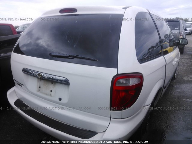 1C4GP45R05B328961 - 2005 CHRYSLER TOWN & COUNTRY  WHITE photo 4